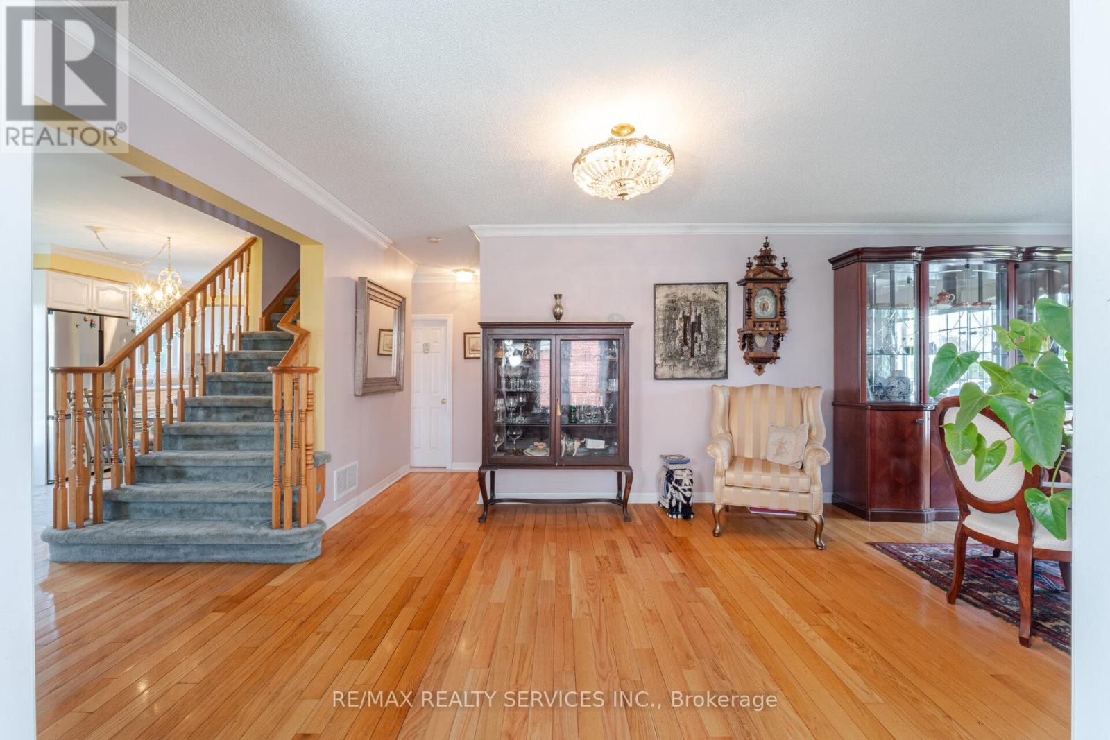 18 Sherbo Crescent, Brampton (Fletcher's Meadow), Ontario  L7A 2A1 - Photo 10 - W12220330
