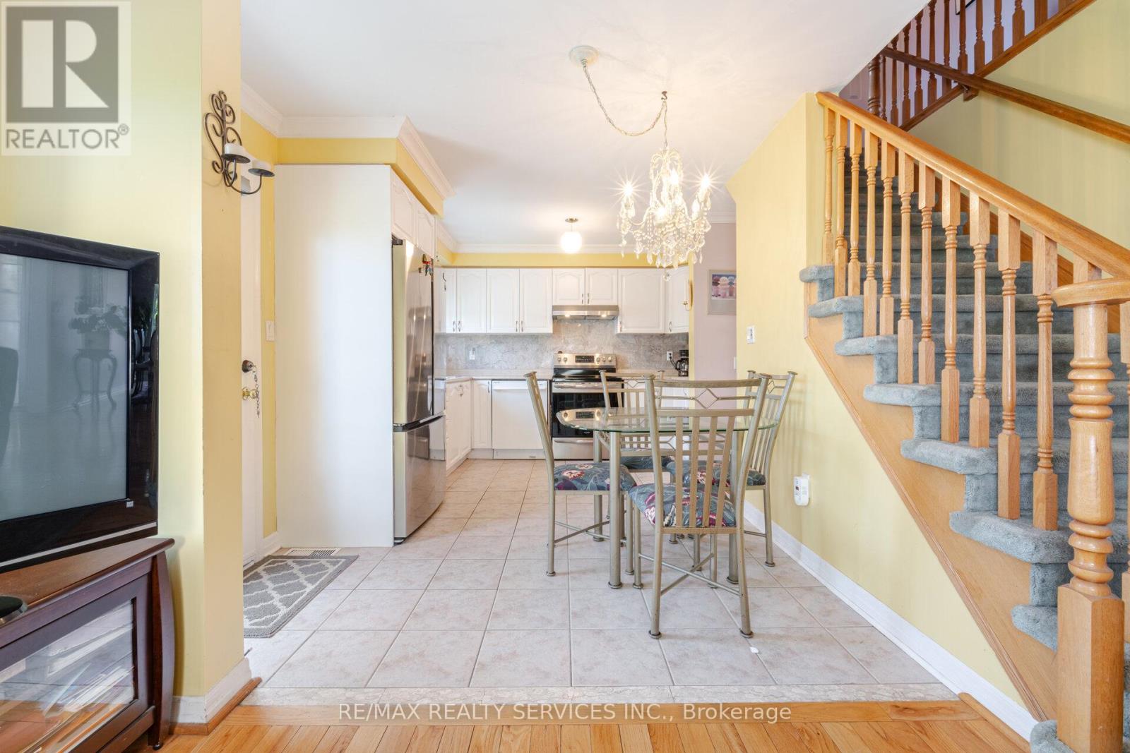18 Sherbo Crescent, Brampton (Fletcher's Meadow), Ontario  L7A 2A1 - Photo 17 - W12220330