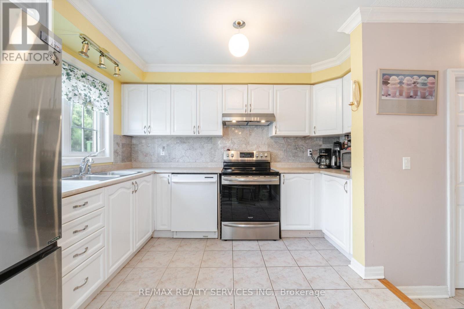 18 Sherbo Crescent, Brampton (Fletcher's Meadow), Ontario  L7A 2A1 - Photo 21 - W12220330