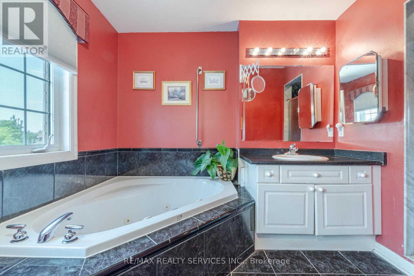 18 Sherbo Crescent, Brampton (Fletcher's Meadow), Ontario  L7A 2A1 - Photo 29 - W12220330