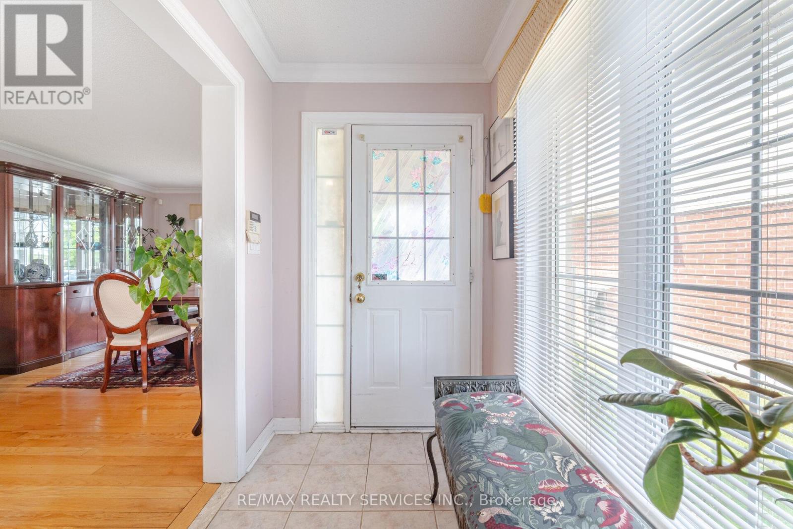 18 Sherbo Crescent, Brampton (Fletcher's Meadow), Ontario  L7A 2A1 - Photo 6 - W12220330