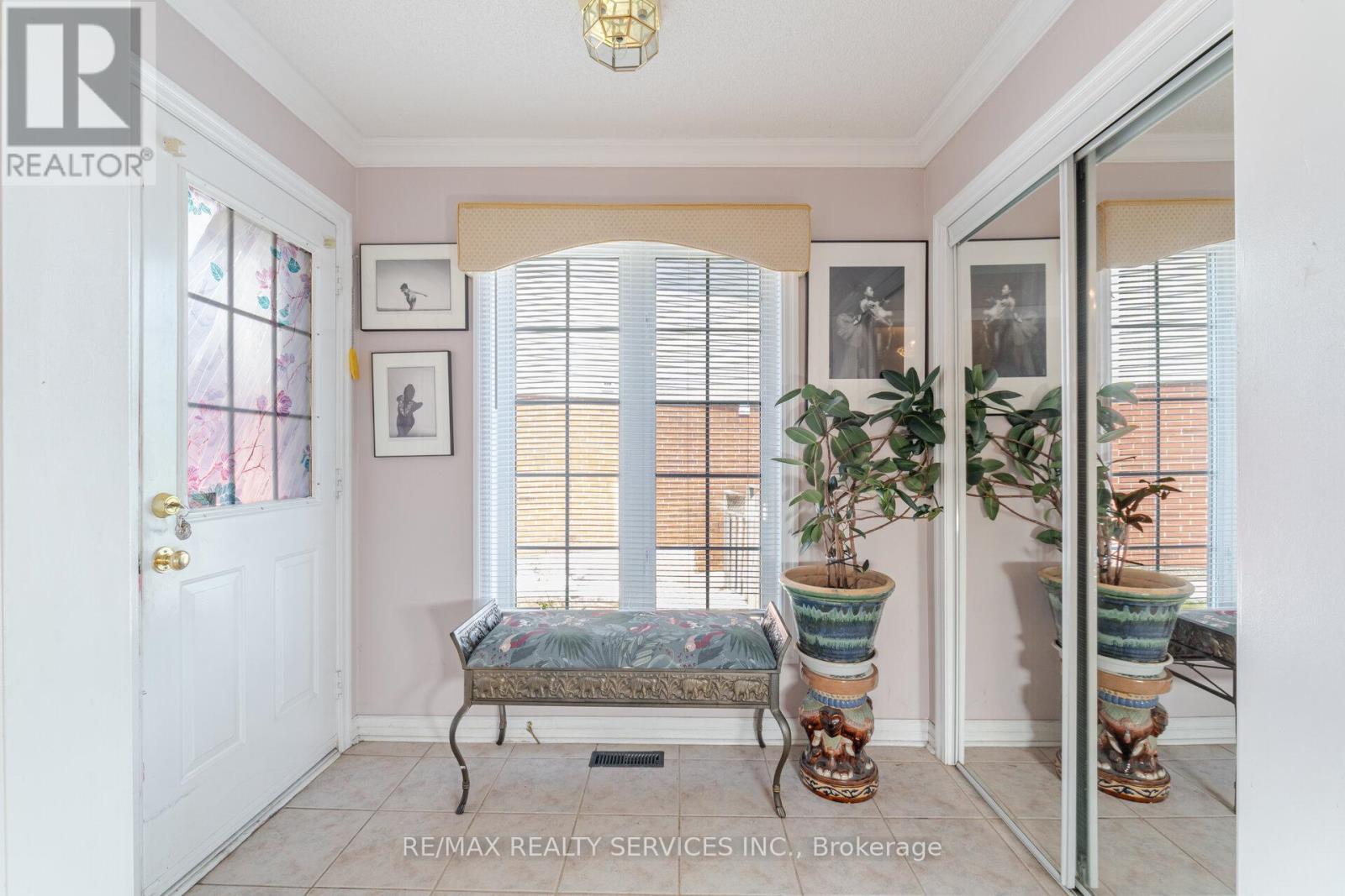 18 Sherbo Crescent, Brampton (Fletcher's Meadow), Ontario  L7A 2A1 - Photo 7 - W12220330