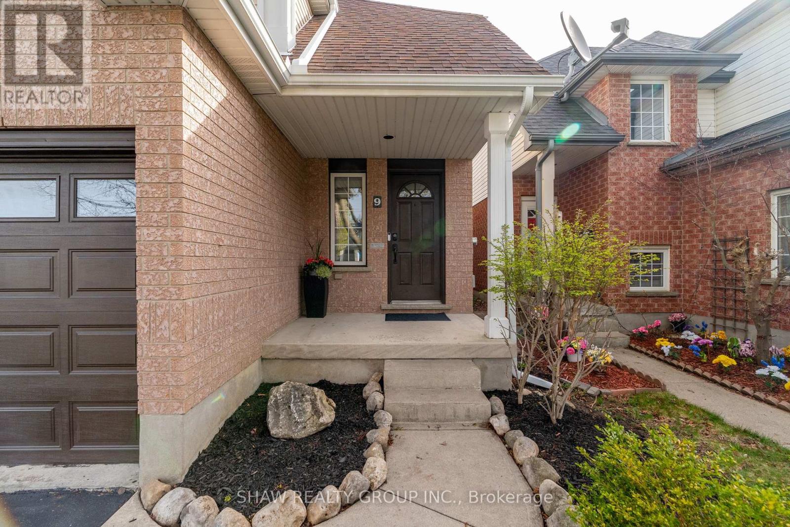 Property at 9 GAW CRESCENT image 5