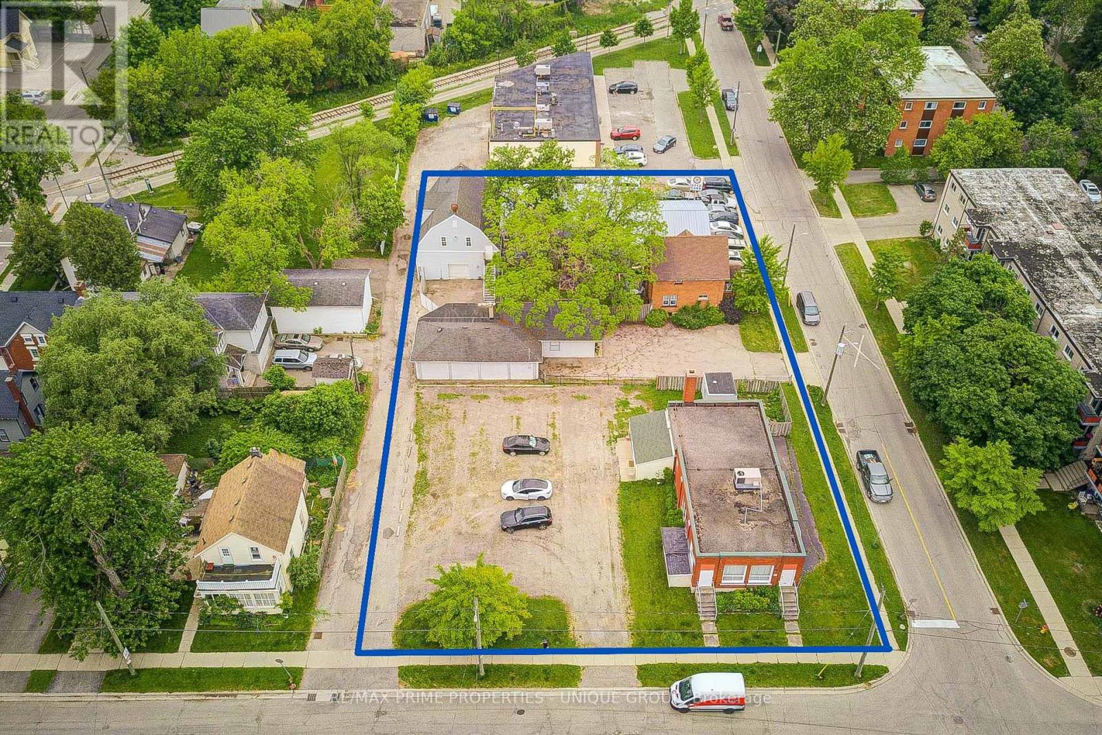 155 Ahrens Street W, Kitchener, Ontario  N2H 4C6 - Photo 10 - X12219974