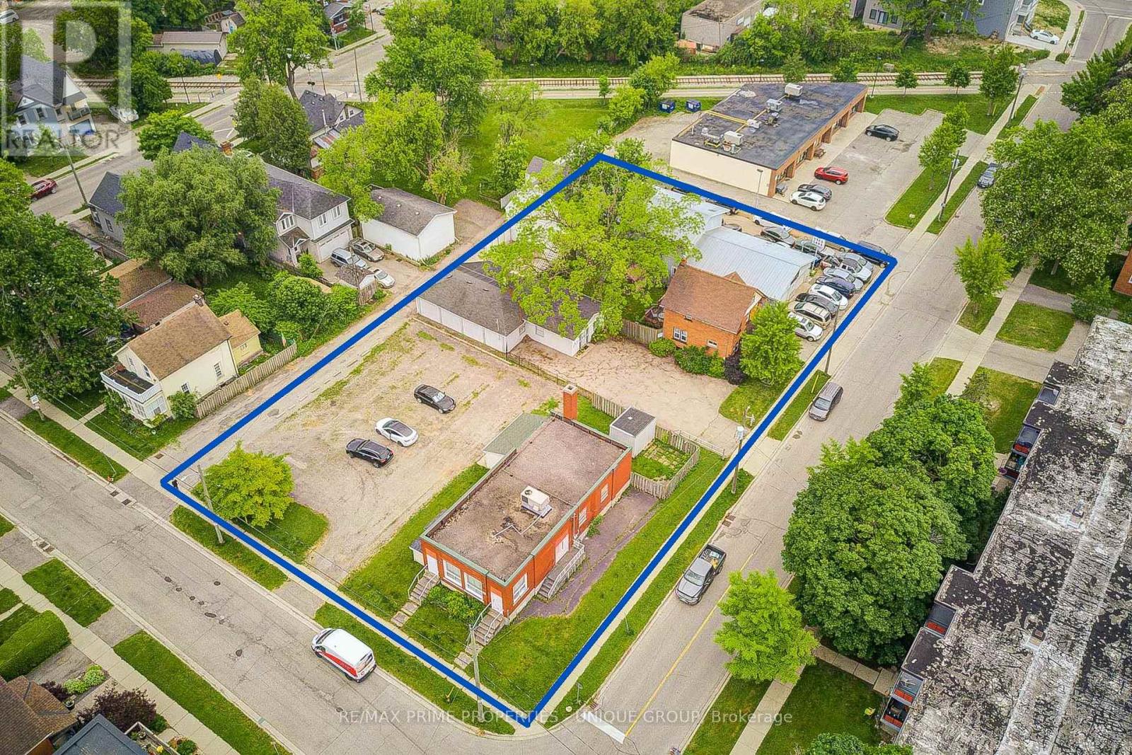155 Ahrens Street W, Kitchener, Ontario  N2H 4C6 - Photo 11 - X12219974