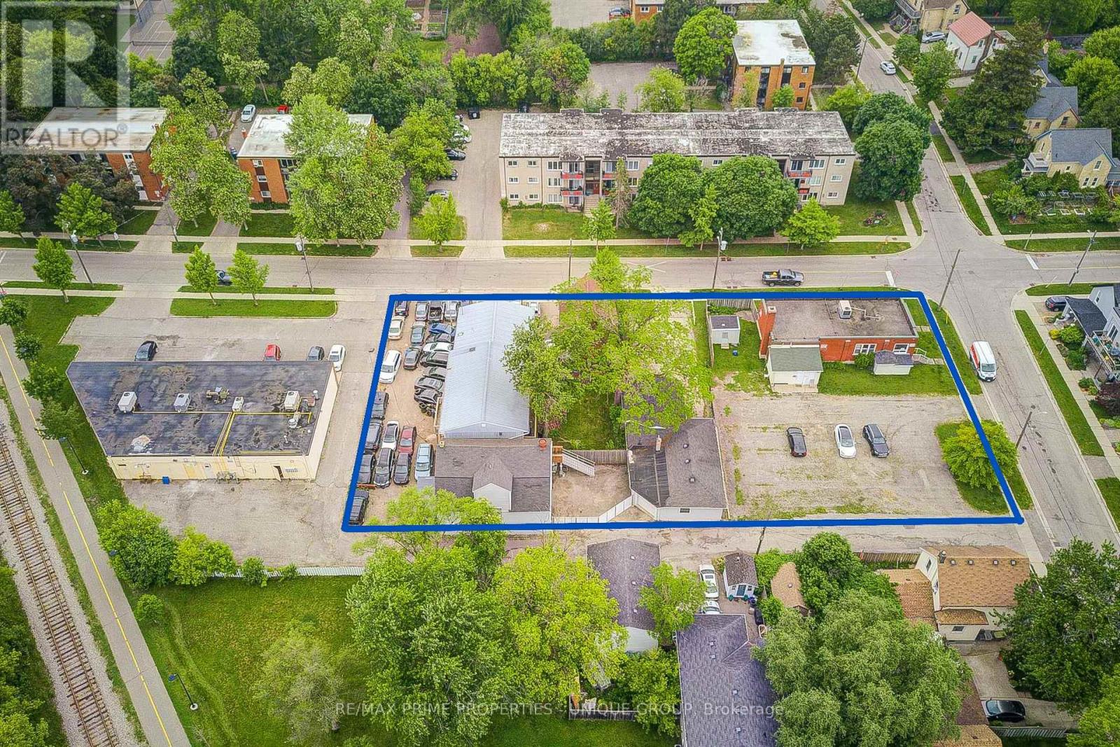 155 Ahrens Street W, Kitchener, Ontario  N2H 4C6 - Photo 15 - X12219974