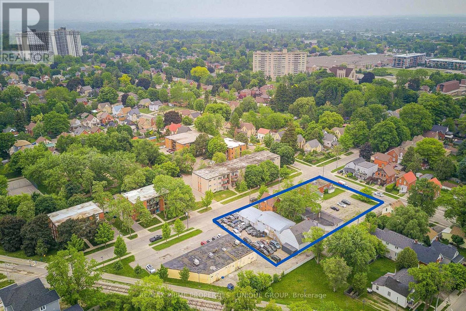 155 Ahrens Street W, Kitchener, Ontario  N2H 4C6 - Photo 3 - X12219974