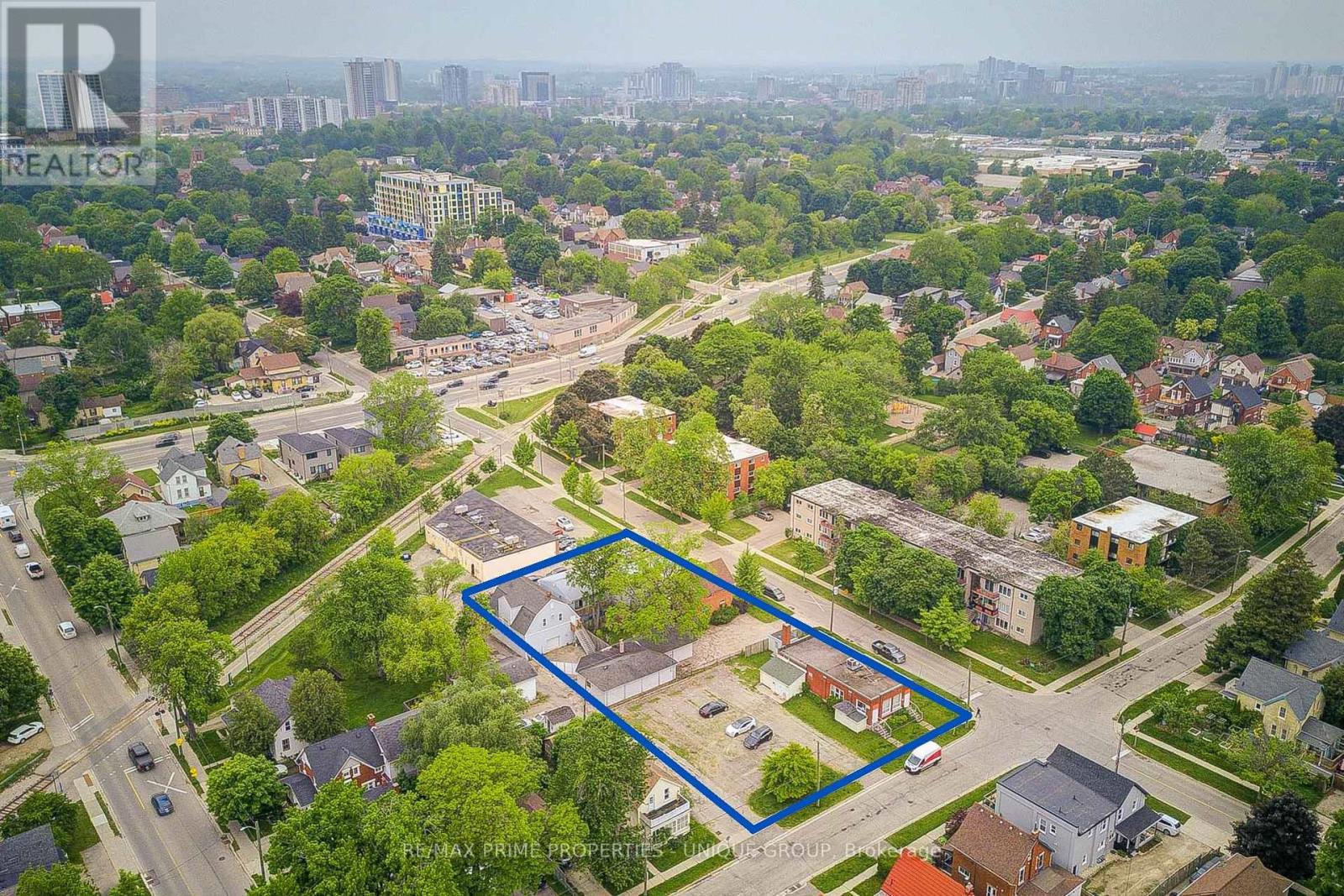 155 Ahrens Street W, Kitchener, Ontario  N2H 4C6 - Photo 8 - X12219974