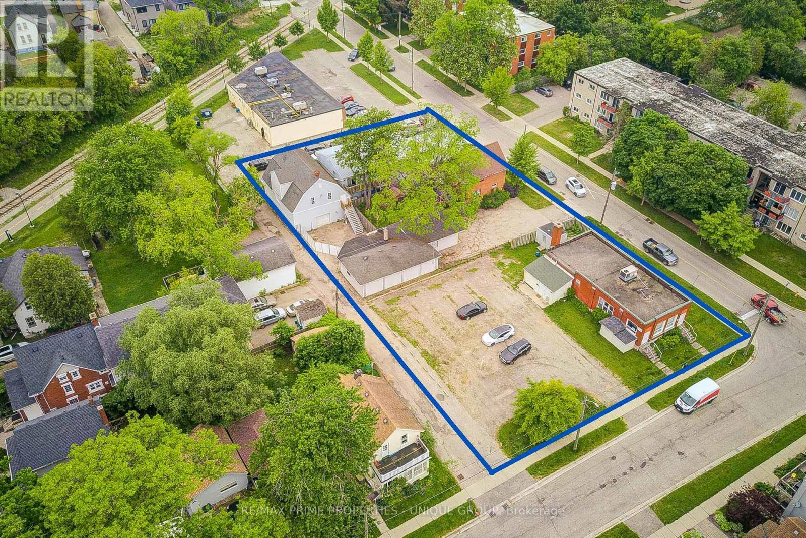 155 Ahrens Street W, Kitchener, Ontario  N2H 4C6 - Photo 9 - X12219974