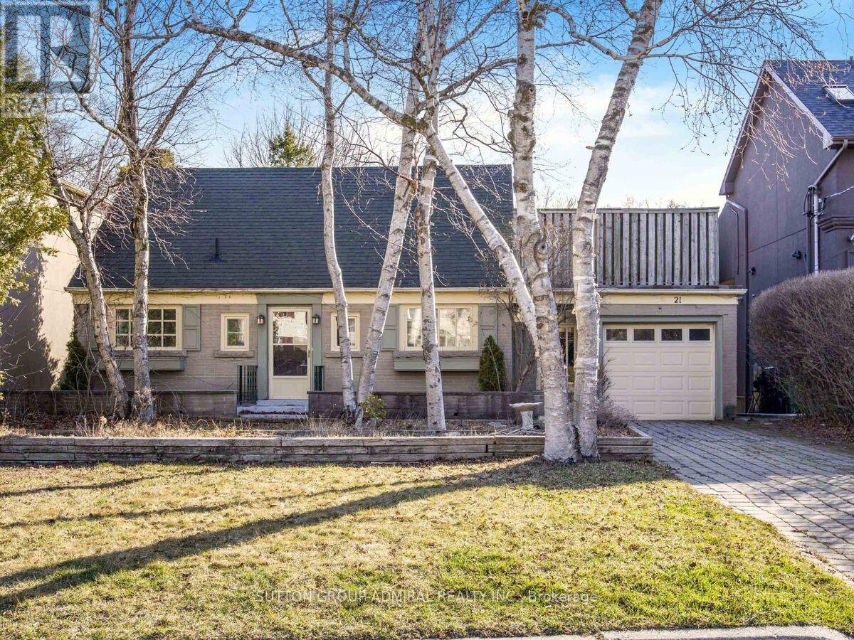 <div class="slider-price">$1,190,000</div><p>21 Fenwood Heights, Toronto, Ontario</p>