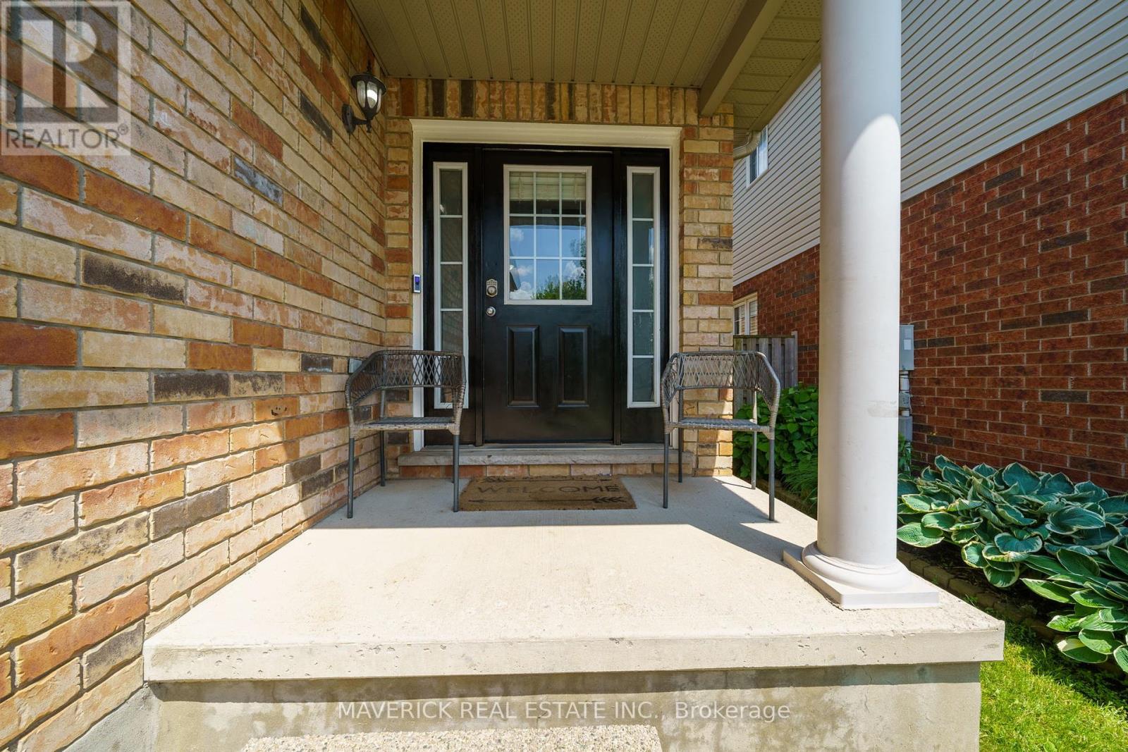 927 Bradshaw Crescent, London North, Ontario  N5X 0B6 - Photo 3 - X12213332