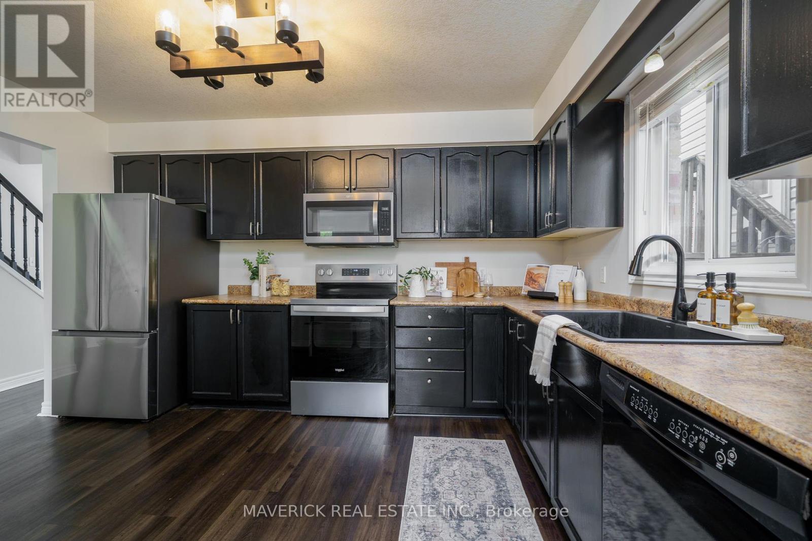 927 Bradshaw Crescent, London North, Ontario  N5X 0B6 - Photo 9 - X12213332