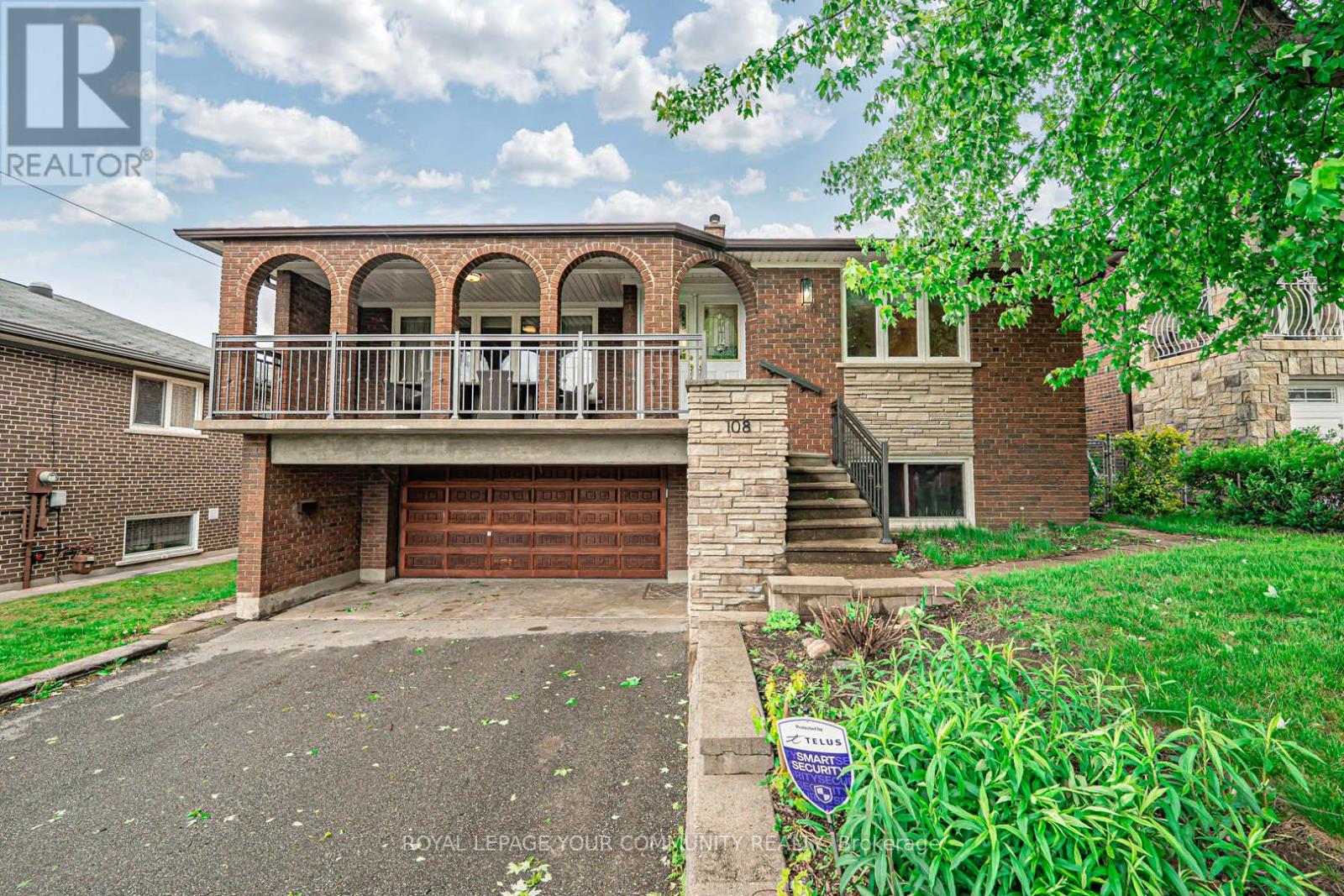 <div class="slider-price">$1,379,000</div><p>108 Rowntree Mill Road, Toronto, Ontario</p>