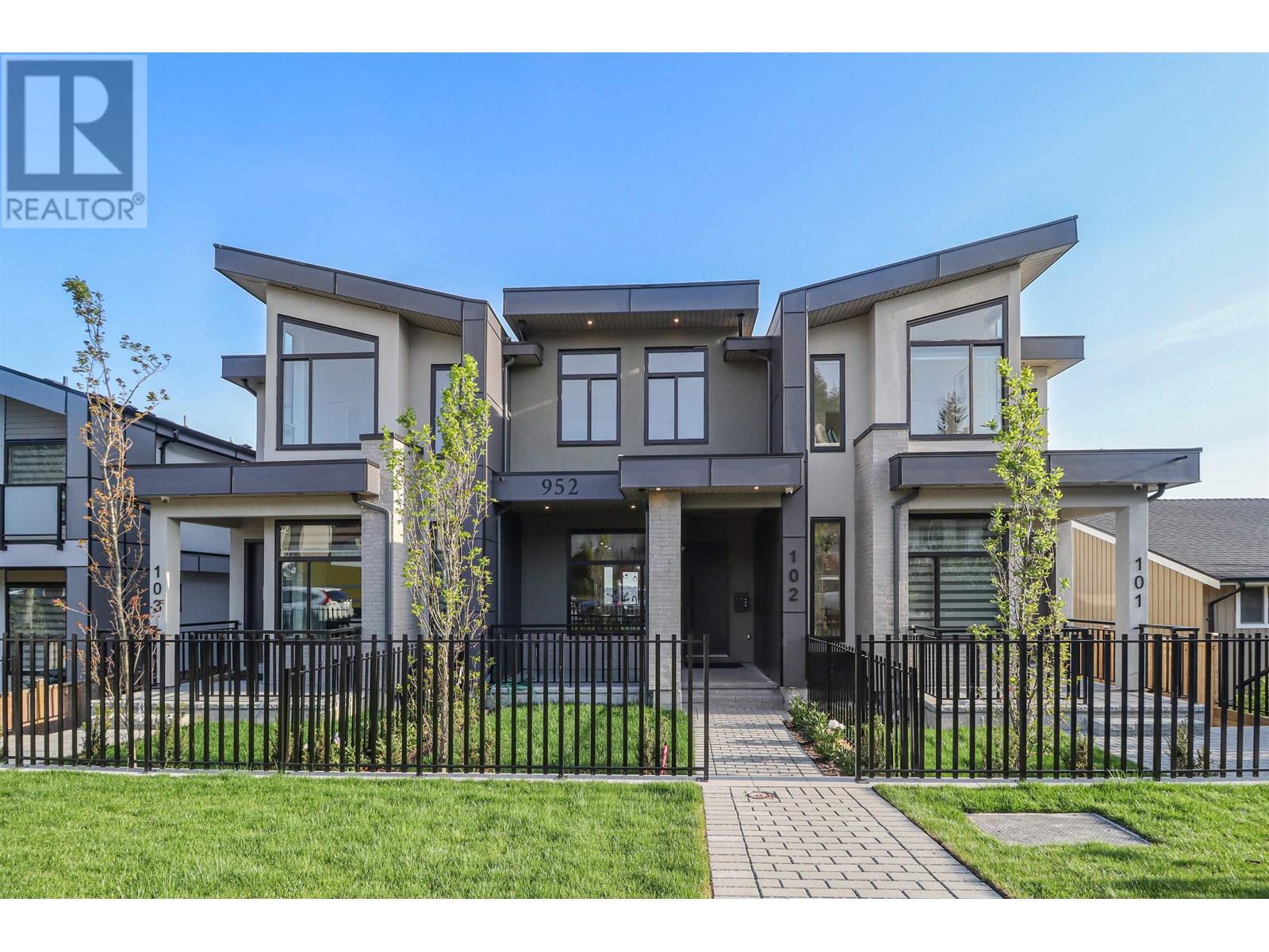 102 952 EDGAR AVENUE, Coquitlam, British Columbia