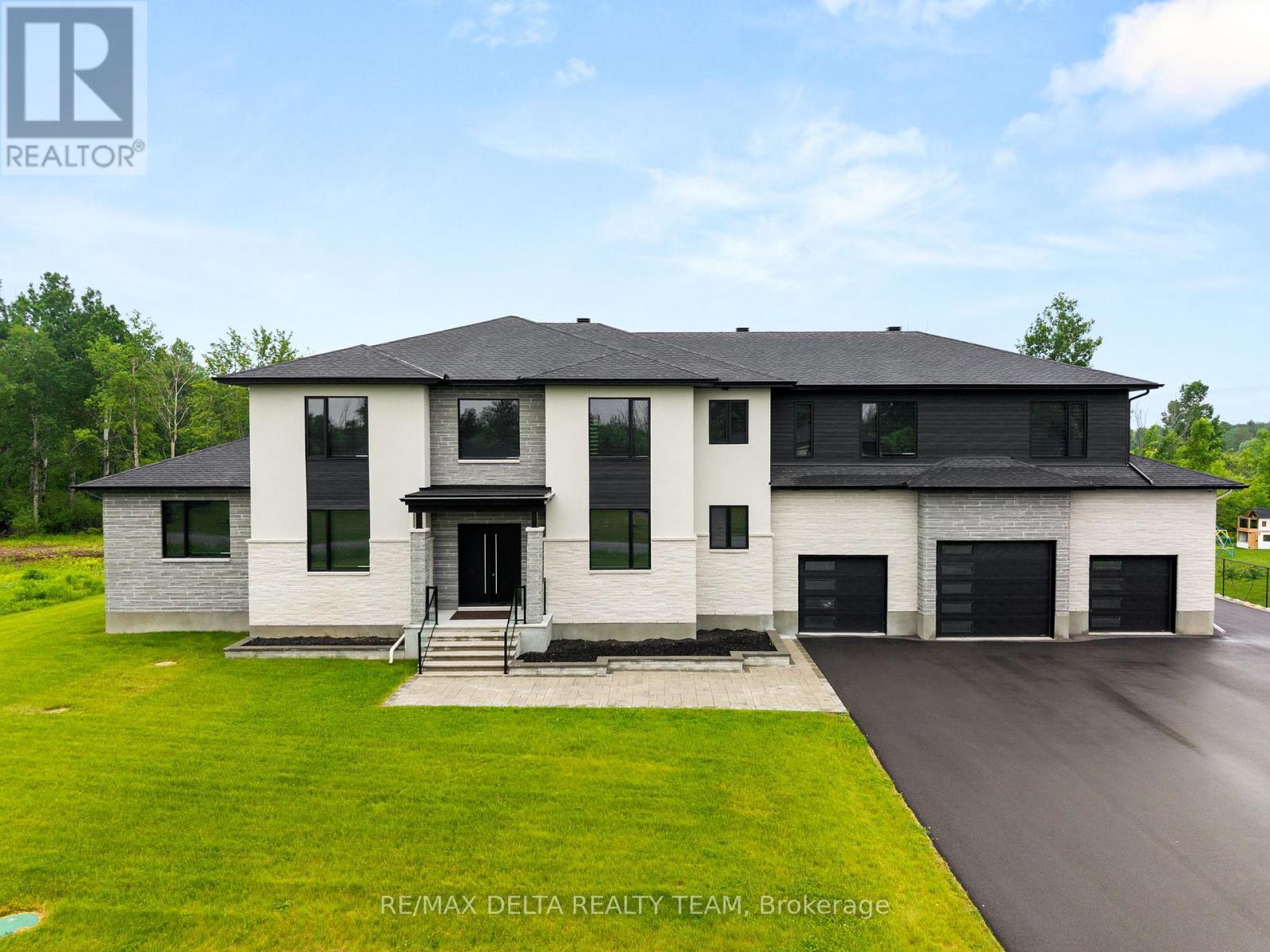 663 BALLYCASTLE CRESCENT, Ottawa, Ontario