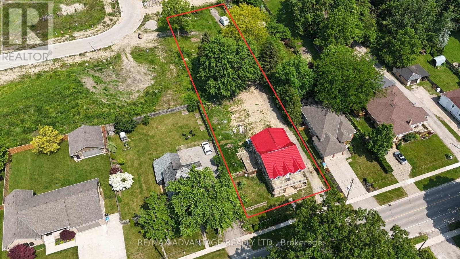 8566 Glendon Drive, Strathroy-Caradoc, Ontario  N0L 1W0 - Photo 2 - X12220470