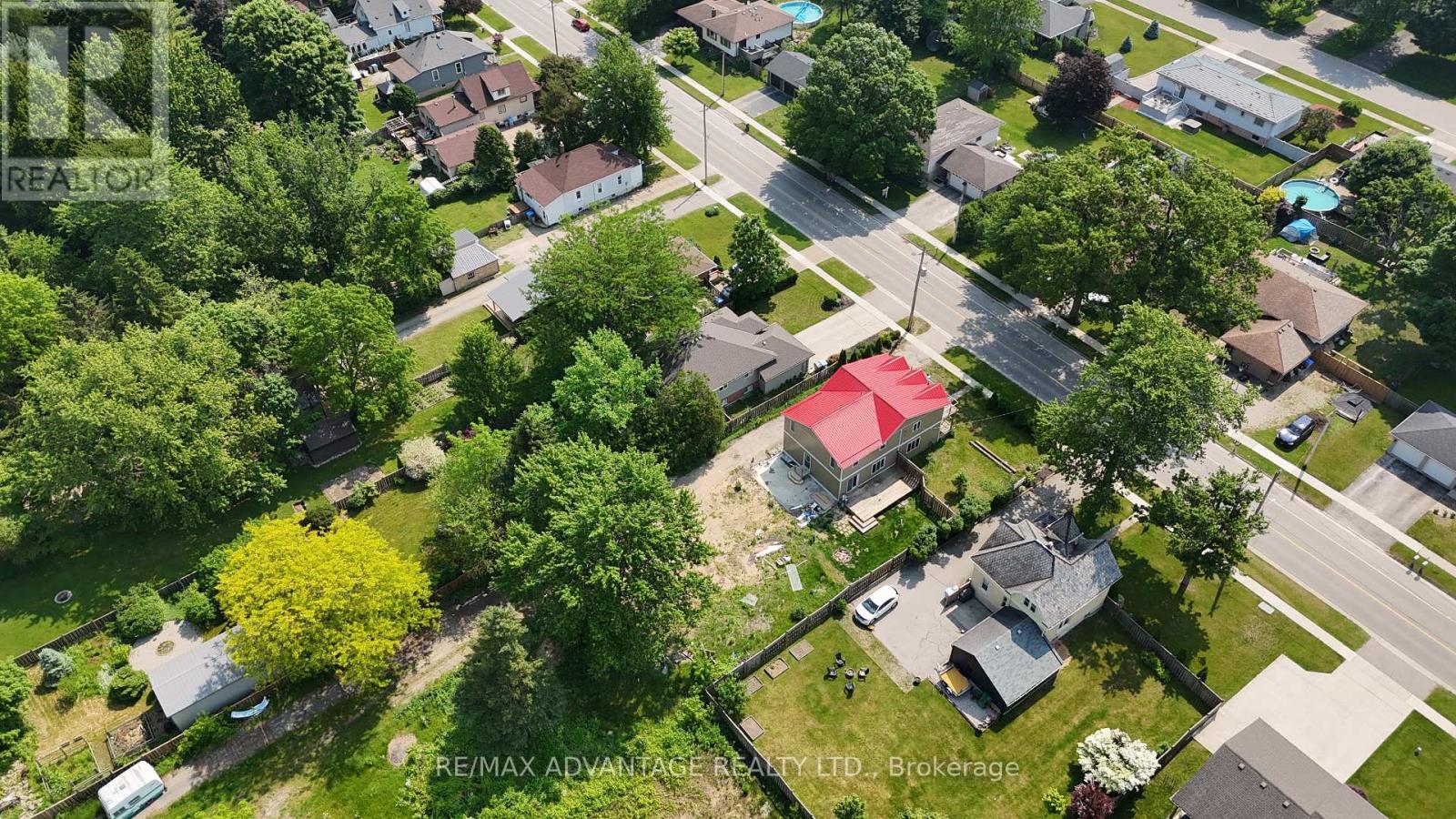 8566 Glendon Drive, Strathroy-Caradoc, Ontario  N0L 1W0 - Photo 6 - X12220470