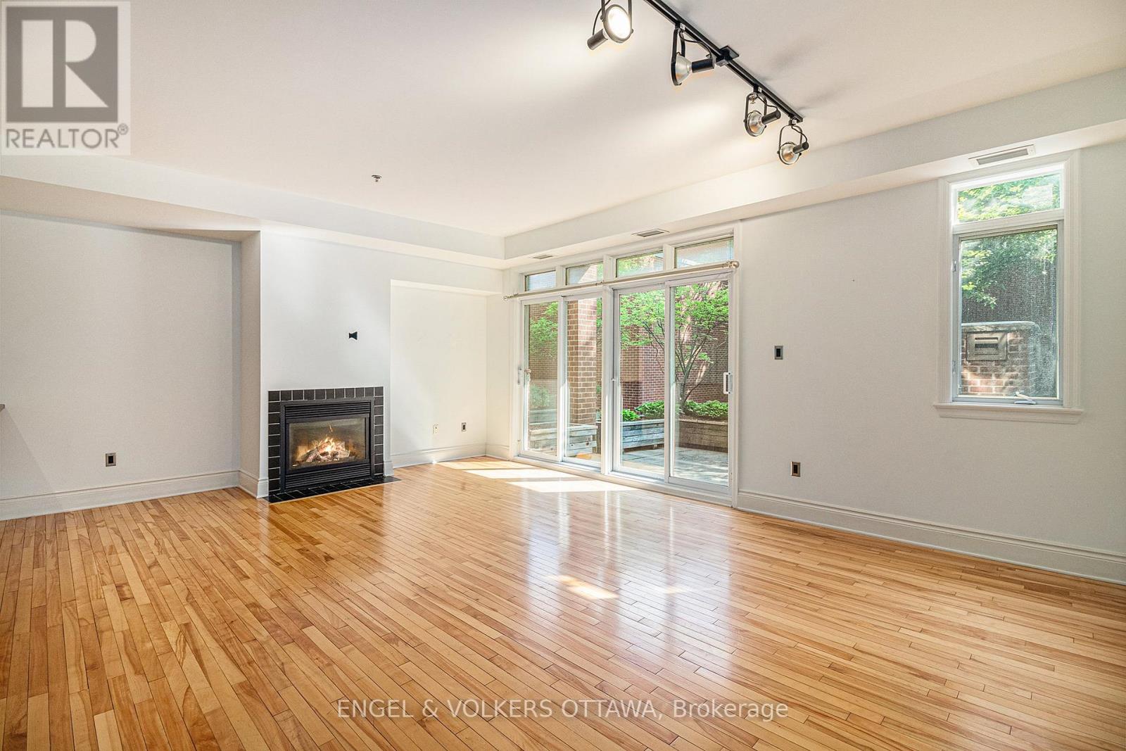 Property at 104 - 400 MCLEOD STREET image 4