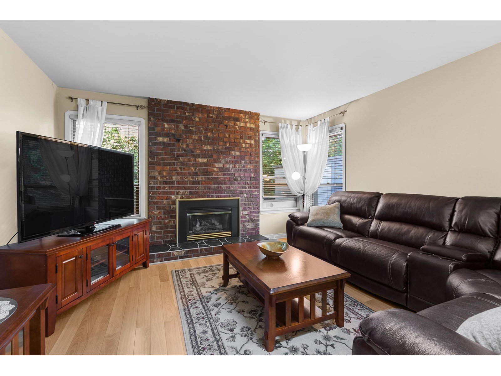 Property at 2478 HYATT PLACE image 5