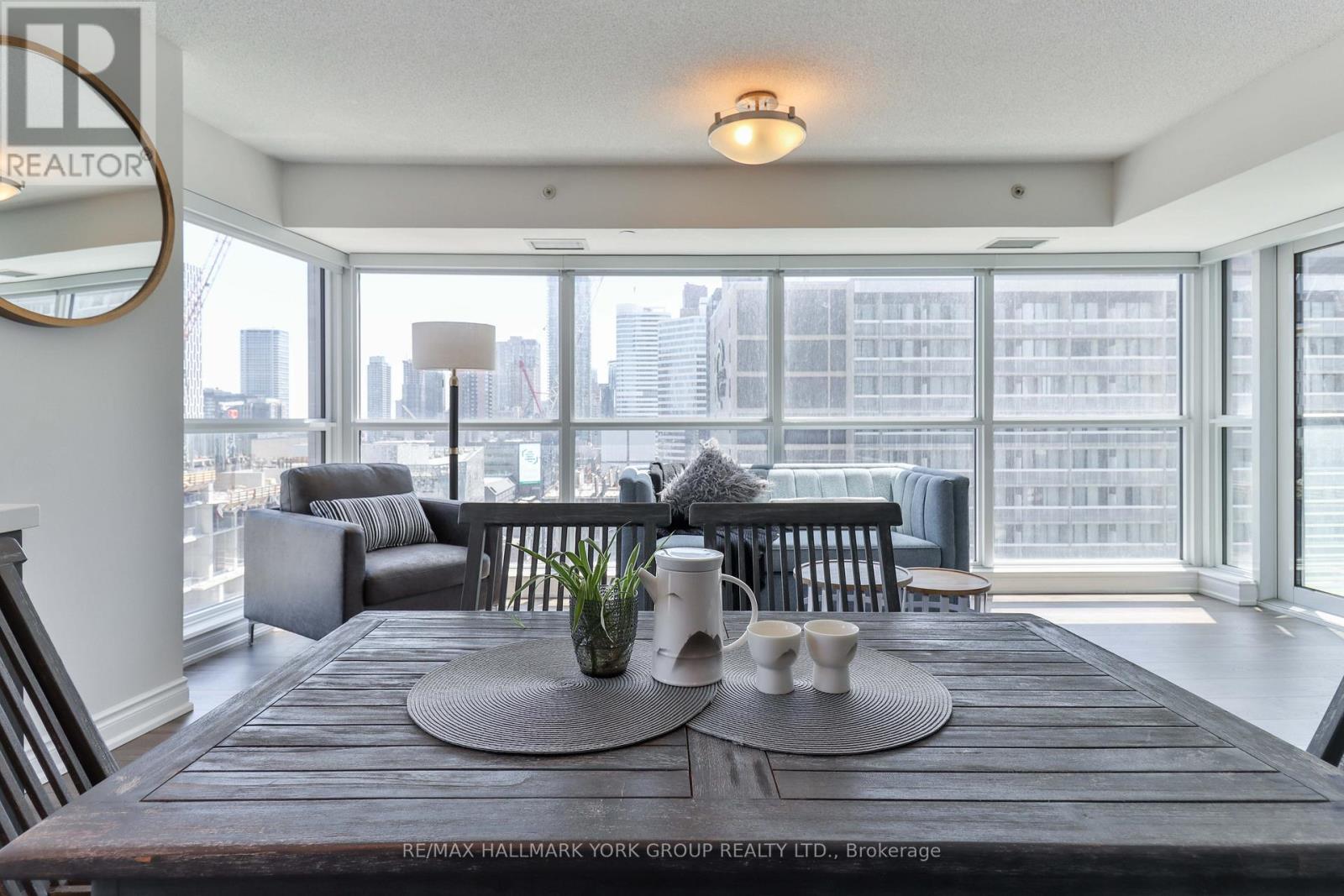 1607 - 386 Yonge Street, Toronto (Bay Street Corridor), Ontario  M5B 0A5 - Photo 10 - C12220421
