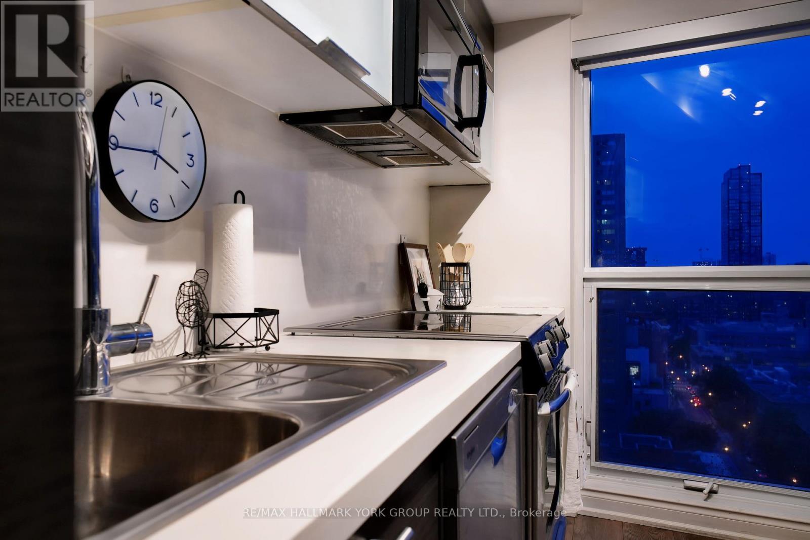 1607 - 386 Yonge Street, Toronto (Bay Street Corridor), Ontario  M5B 0A5 - Photo 29 - C12220421