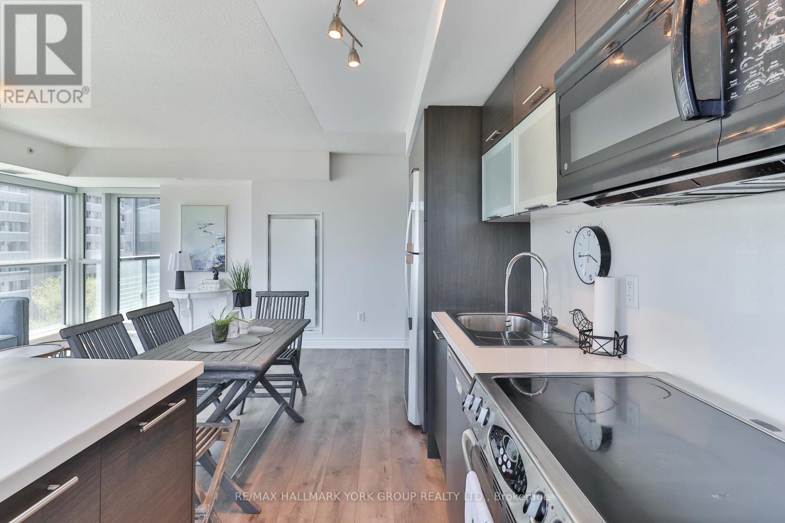 1607 - 386 Yonge Street, Toronto (Bay Street Corridor), Ontario  M5B 0A5 - Photo 7 - C12220421
