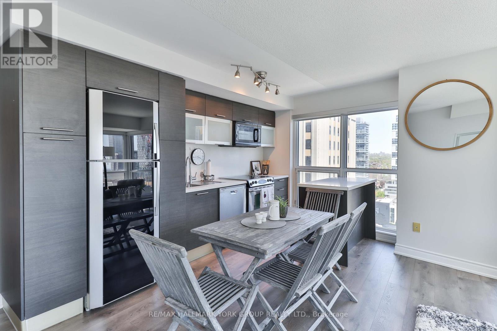 1607 - 386 Yonge Street, Toronto (Bay Street Corridor), Ontario  M5B 0A5 - Photo 8 - C12220421