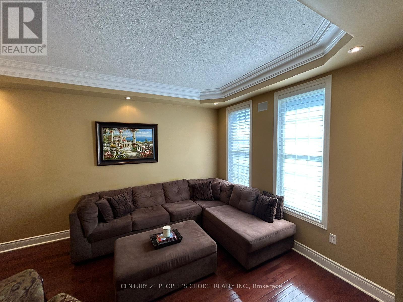 Property at 128 MOUNT ROYAL CIRCLE image 4