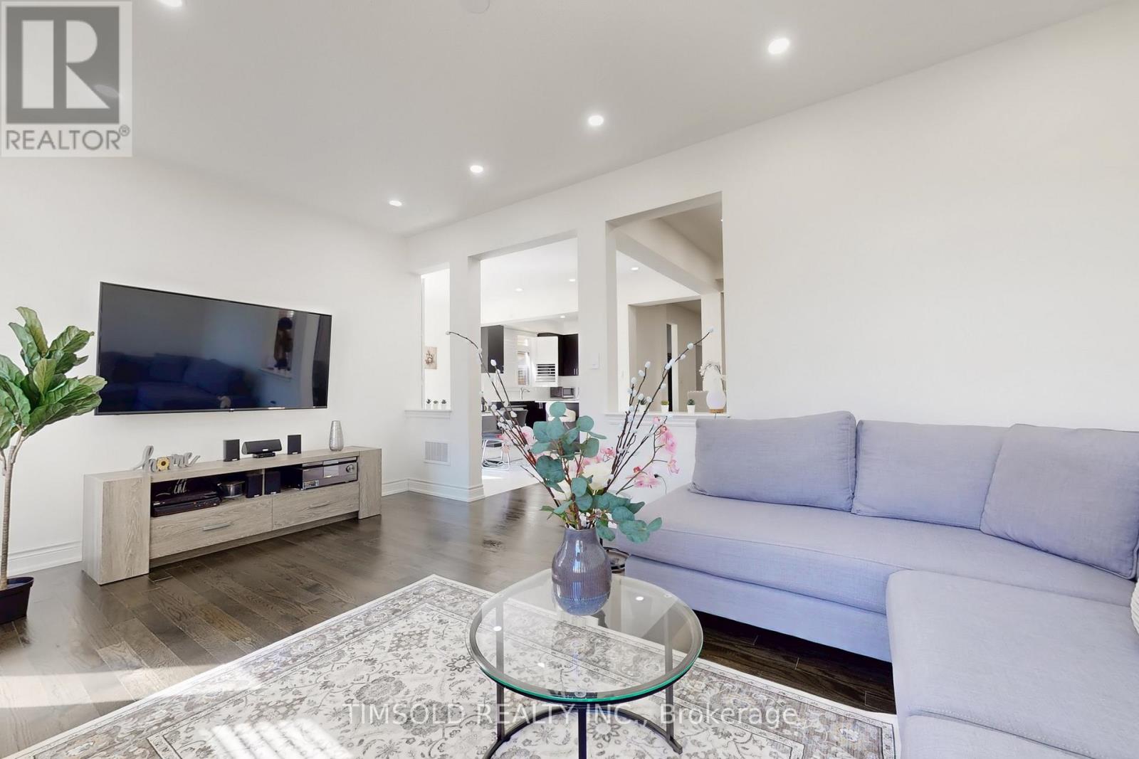 807 Langford Boulevard, Bradford West Gwillimbury, Ontario  L3Z 0K2 - Photo 11 - N12220348