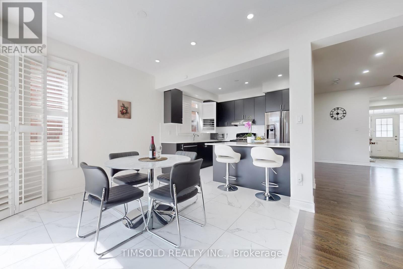 807 Langford Boulevard, Bradford West Gwillimbury, Ontario  L3Z 0K2 - Photo 14 - N12220348