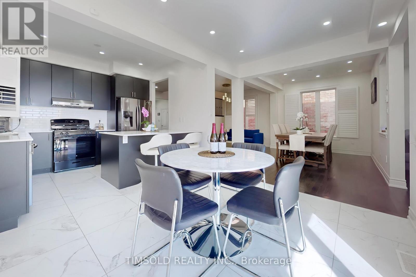 807 Langford Boulevard, Bradford West Gwillimbury, Ontario  L3Z 0K2 - Photo 15 - N12220348