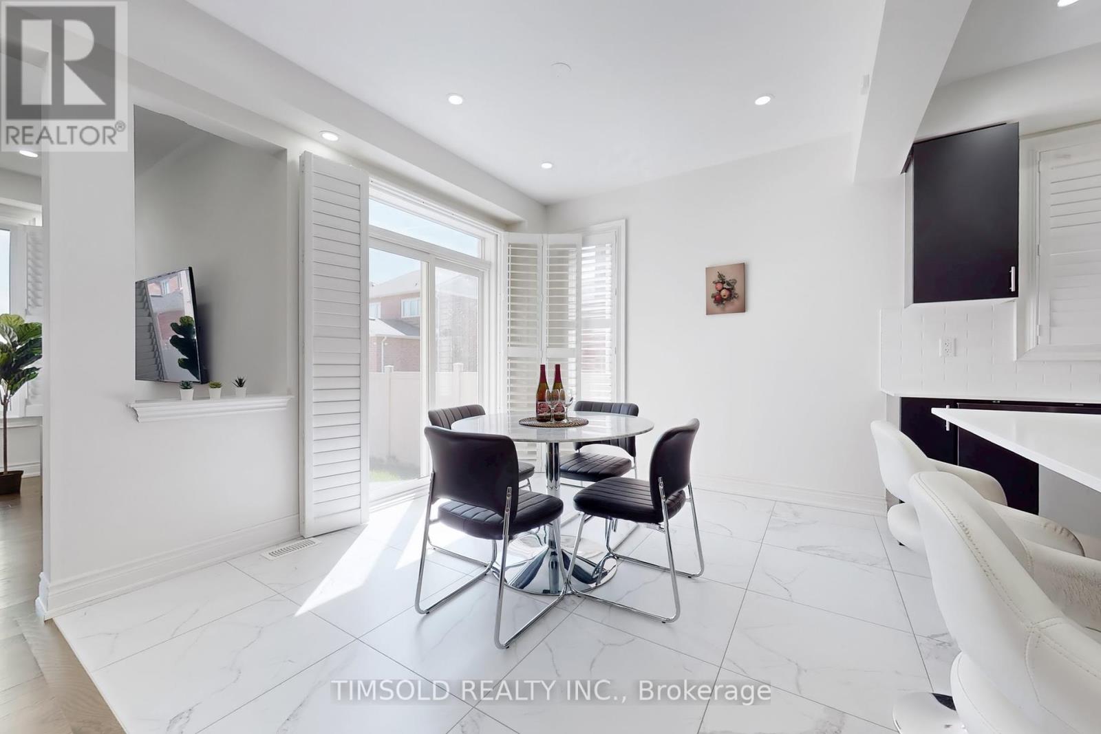 807 Langford Boulevard, Bradford West Gwillimbury, Ontario  L3Z 0K2 - Photo 17 - N12220348