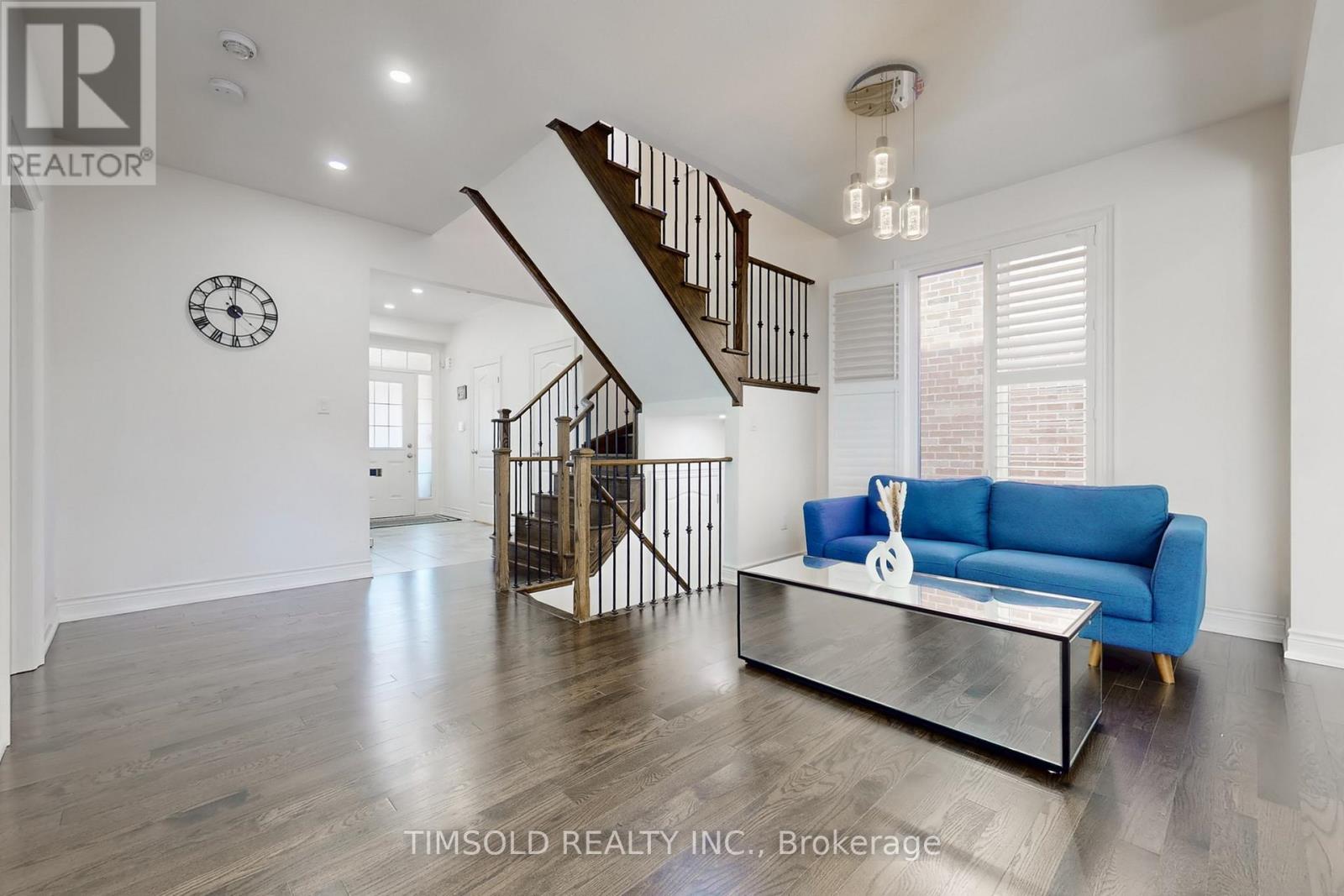 807 Langford Boulevard, Bradford West Gwillimbury, Ontario  L3Z 0K2 - Photo 6 - N12220348