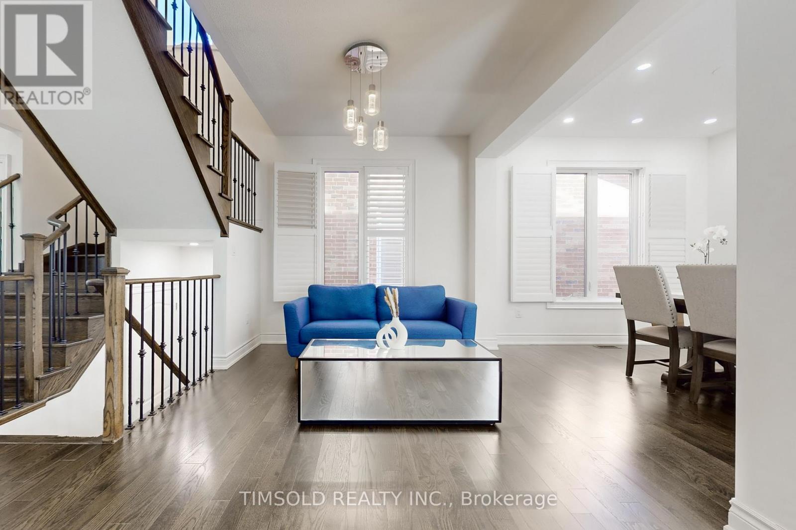 807 Langford Boulevard, Bradford West Gwillimbury, Ontario  L3Z 0K2 - Photo 7 - N12220348