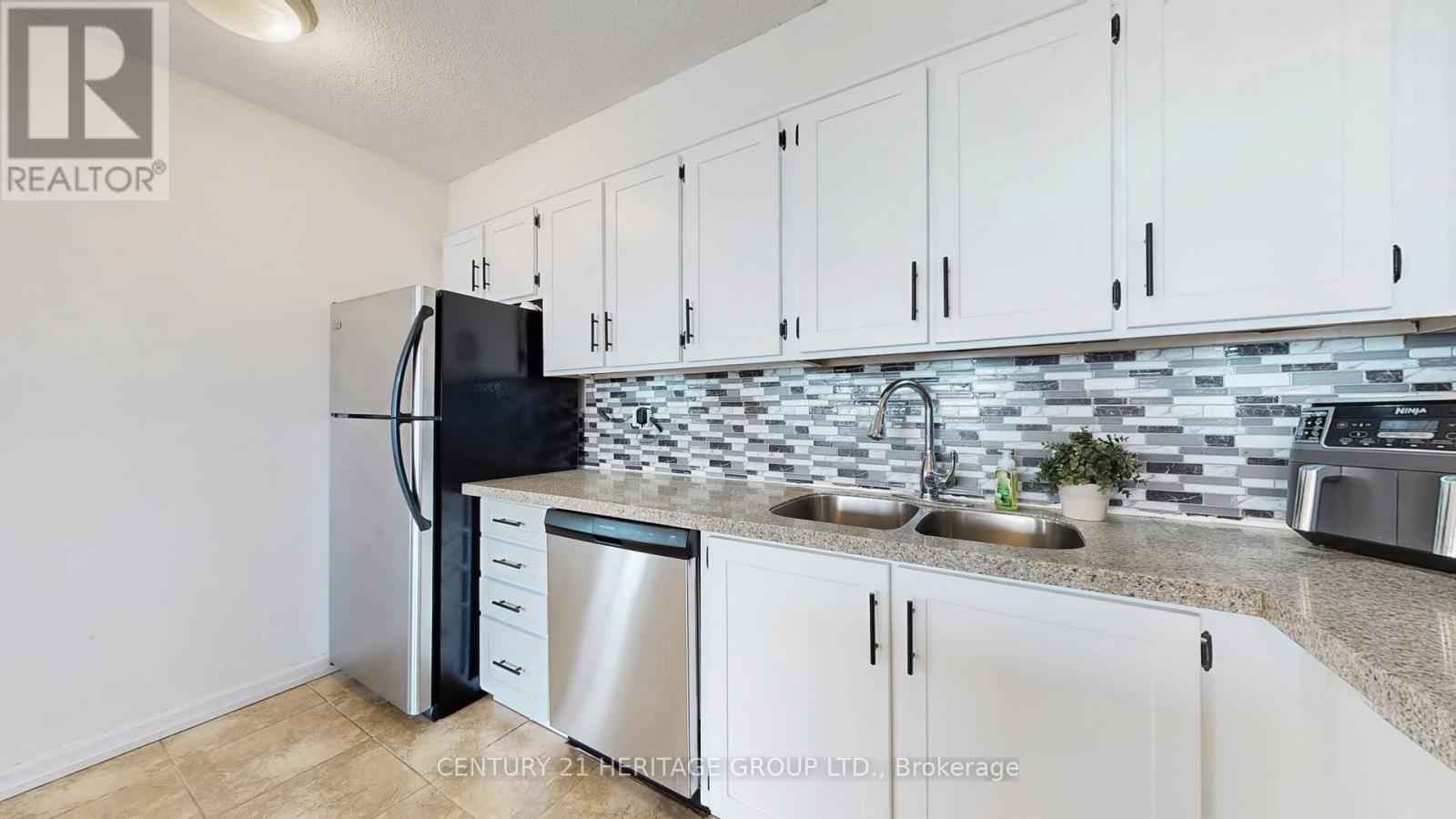 1212 - 8111 Yonge Street, Markham (Royal Orchard), Ontario L3T 4V9 - Photo 18 - N12220406