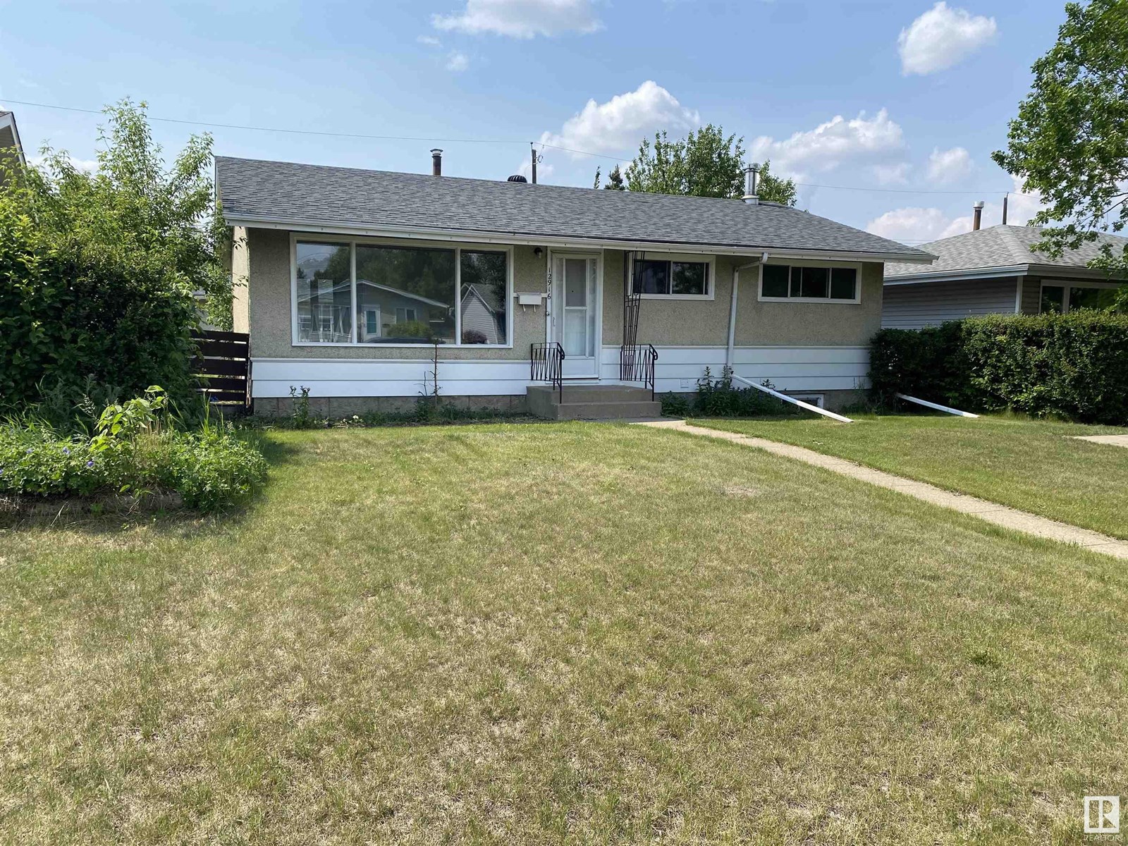 Property at 12916 135 ST NW image 1