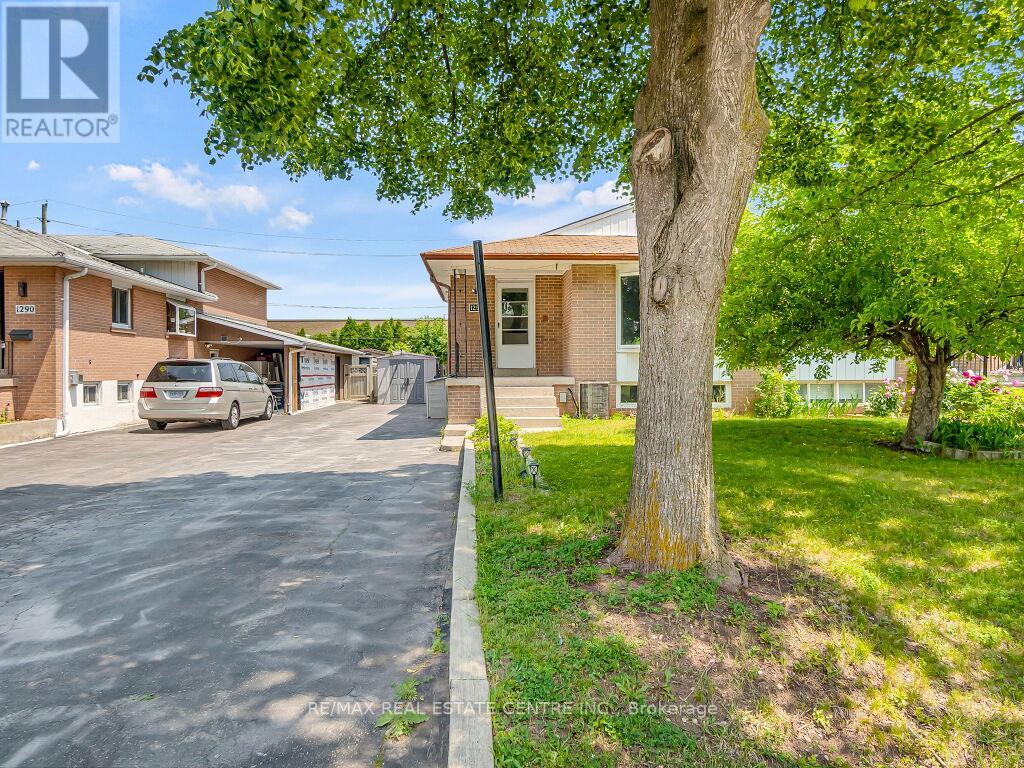 Property at 1292 NAPIER CRESCENT image 2