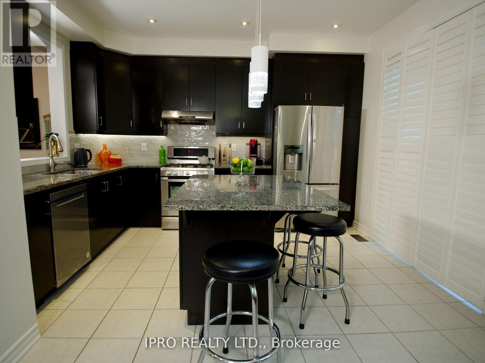 Property at 954 PENSON CRESCENT image 2