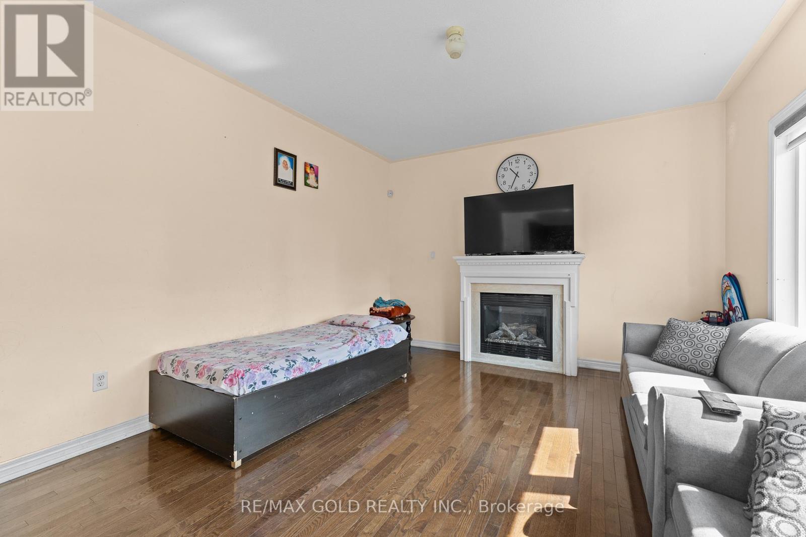 13 Footbridge Crescent, Brampton (Sandringham-Wellington), Ontario  L6R 0K5 - Photo 11 - W12220468