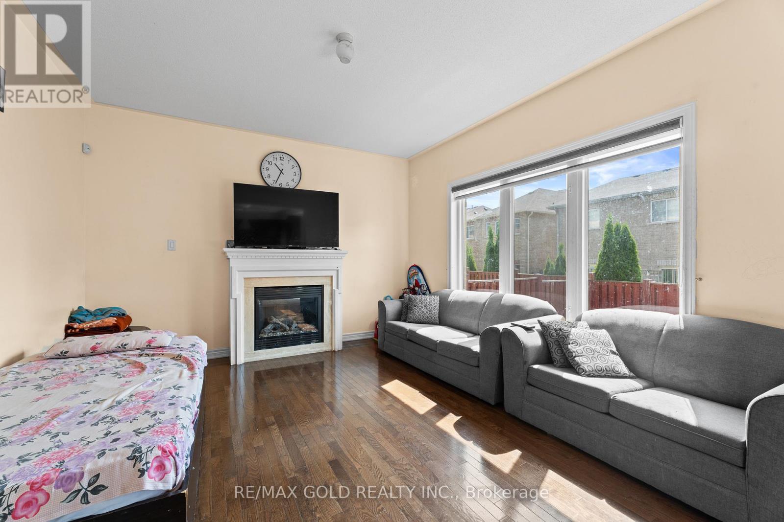 13 Footbridge Crescent, Brampton (Sandringham-Wellington), Ontario  L6R 0K5 - Photo 12 - W12220468