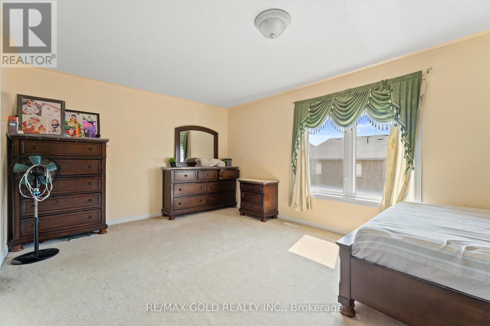 13 Footbridge Crescent, Brampton (Sandringham-Wellington), Ontario  L6R 0K5 - Photo 19 - W12220468