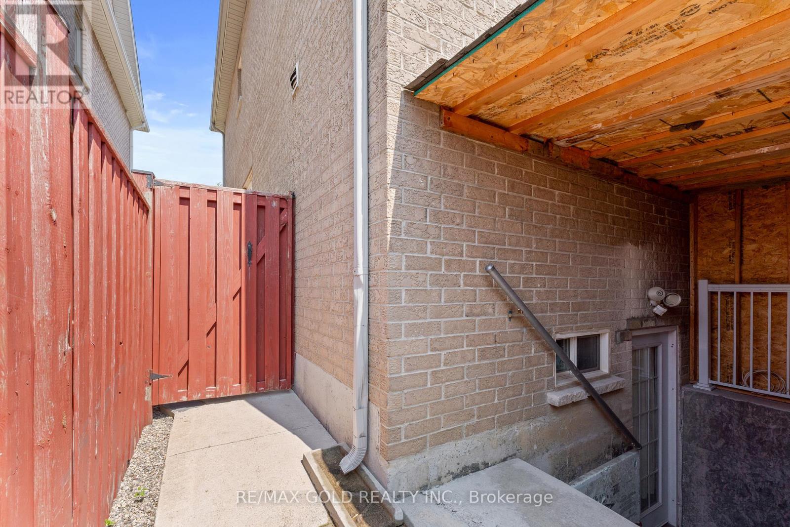13 Footbridge Crescent, Brampton (Sandringham-Wellington), Ontario  L6R 0K5 - Photo 32 - W12220468