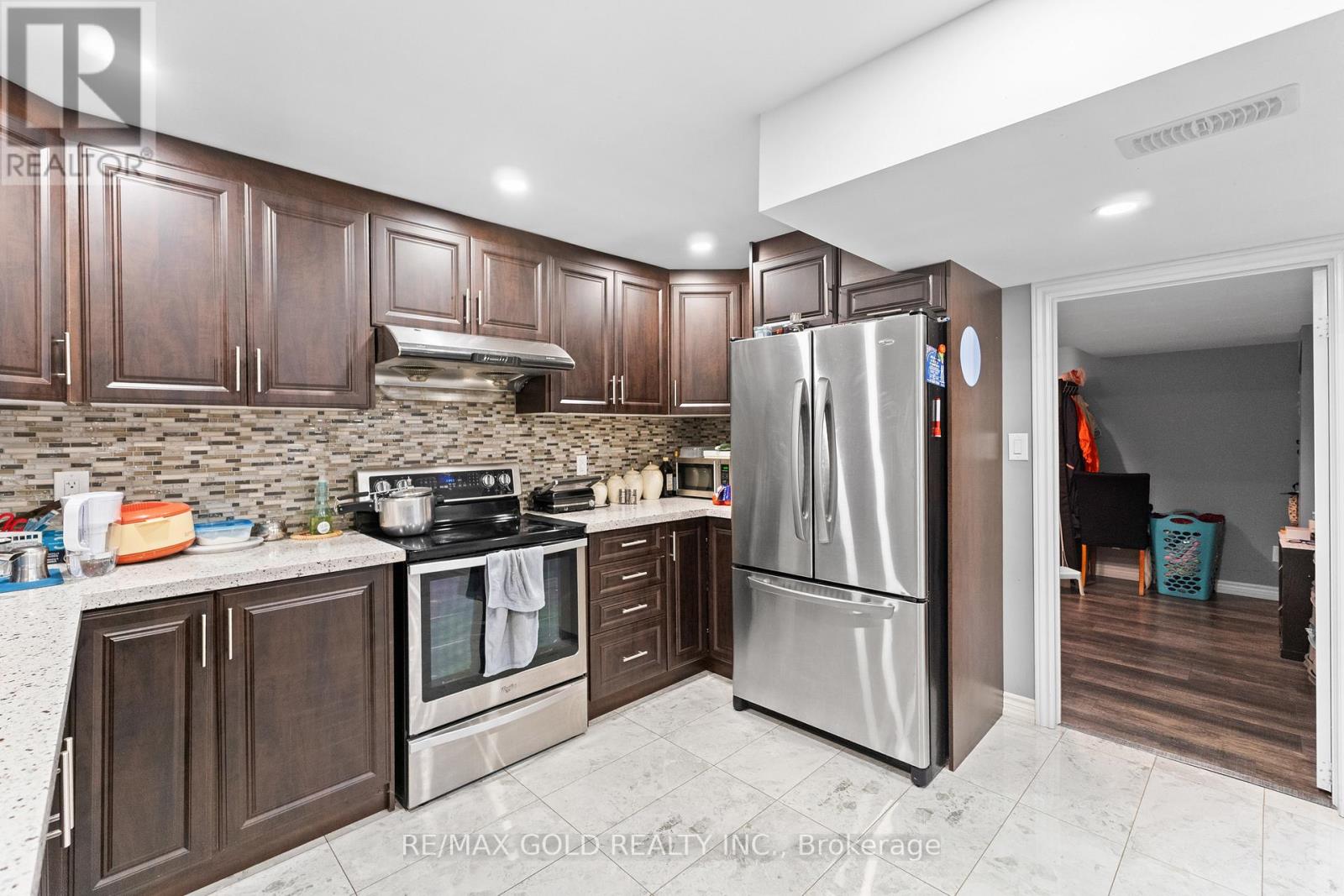 13 Footbridge Crescent, Brampton (Sandringham-Wellington), Ontario  L6R 0K5 - Photo 33 - W12220468