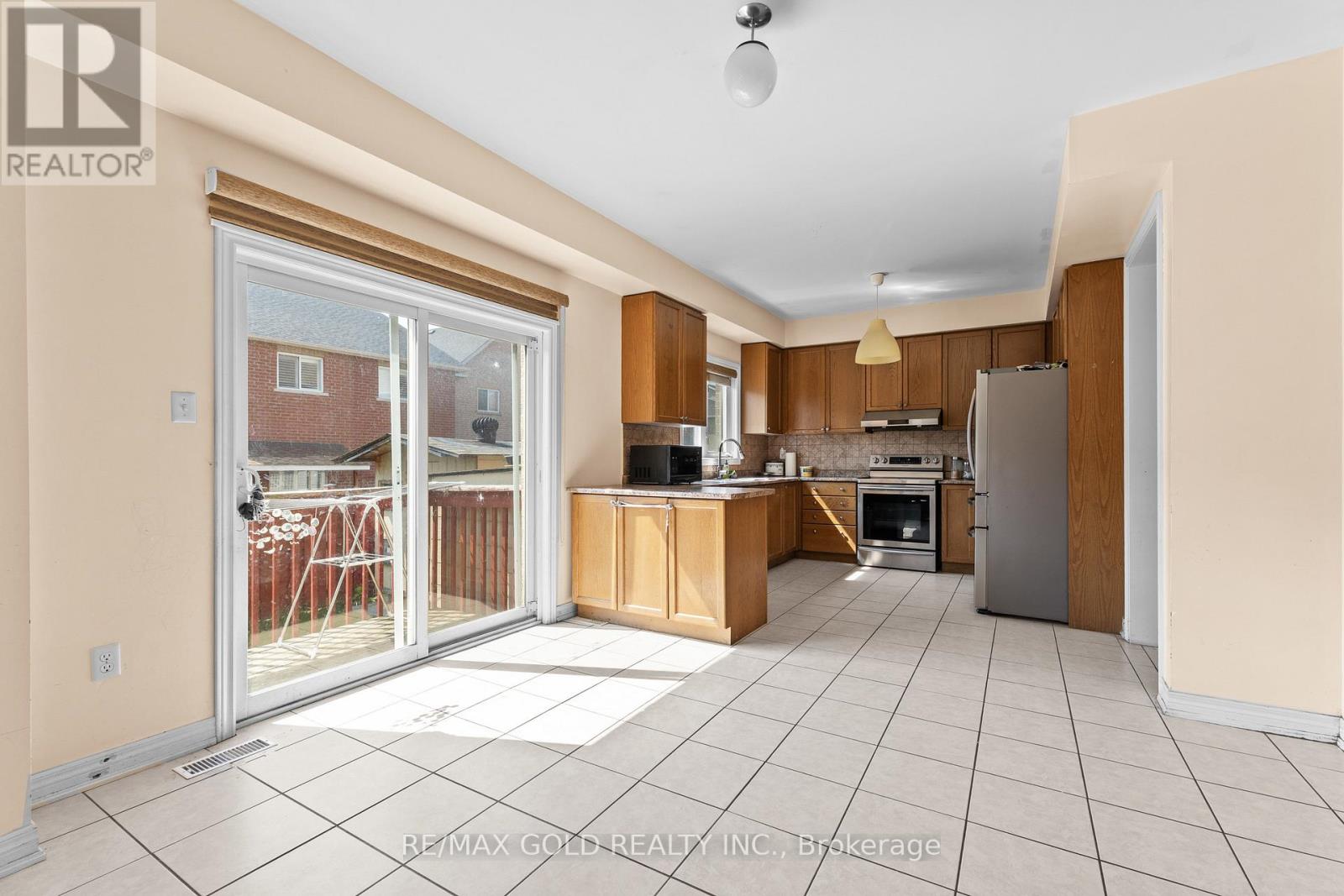 13 Footbridge Crescent, Brampton (Sandringham-Wellington), Ontario  L6R 0K5 - Photo 8 - W12220468