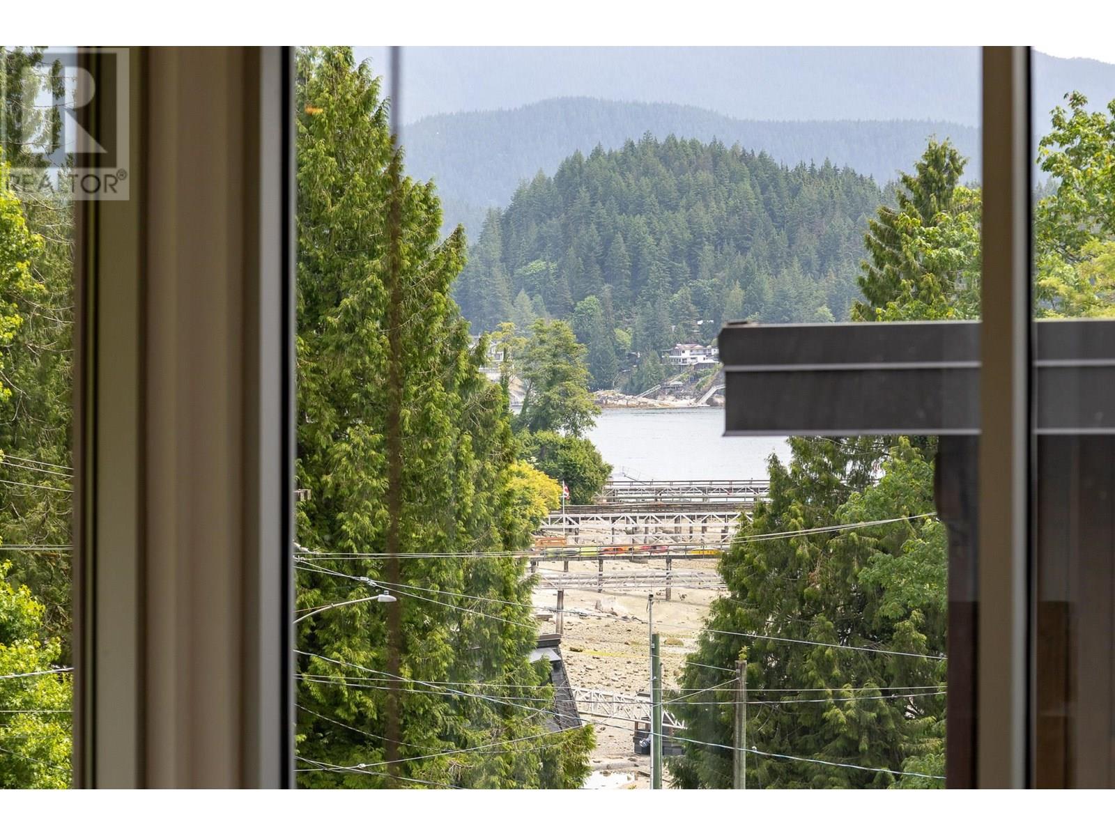4527 Strathcona Road, North Vancouver, British Columbia  V7G 1G7 - Photo 6 - R3014831
