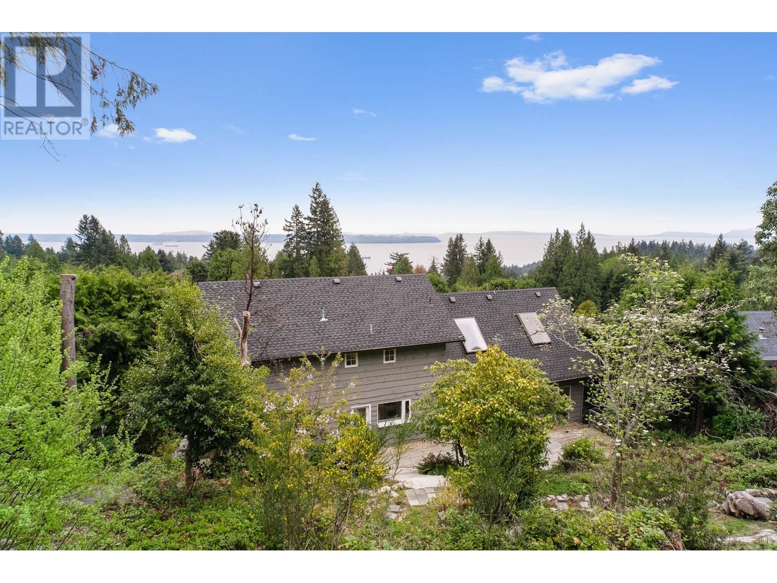 4607 WOODGREEN DRIVE, West Vancouver, British Columbia