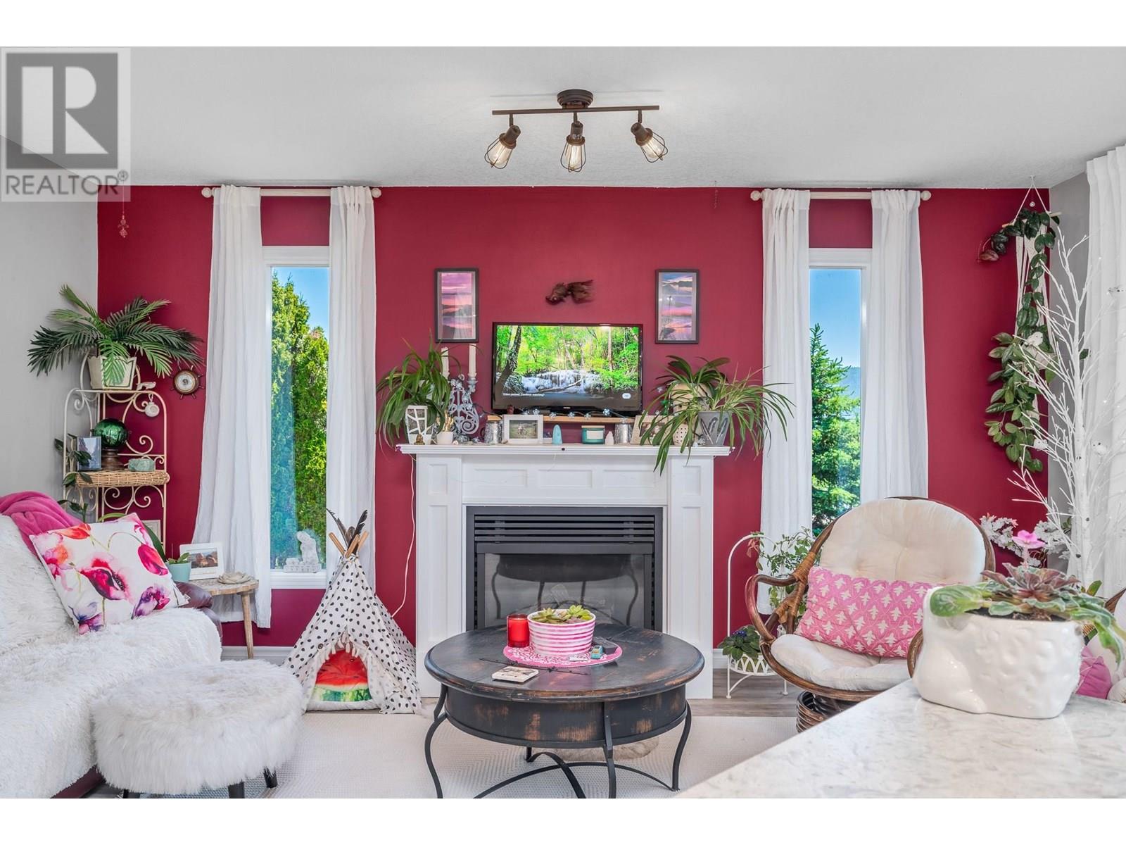 Property at 248 Scenic Drive image 4