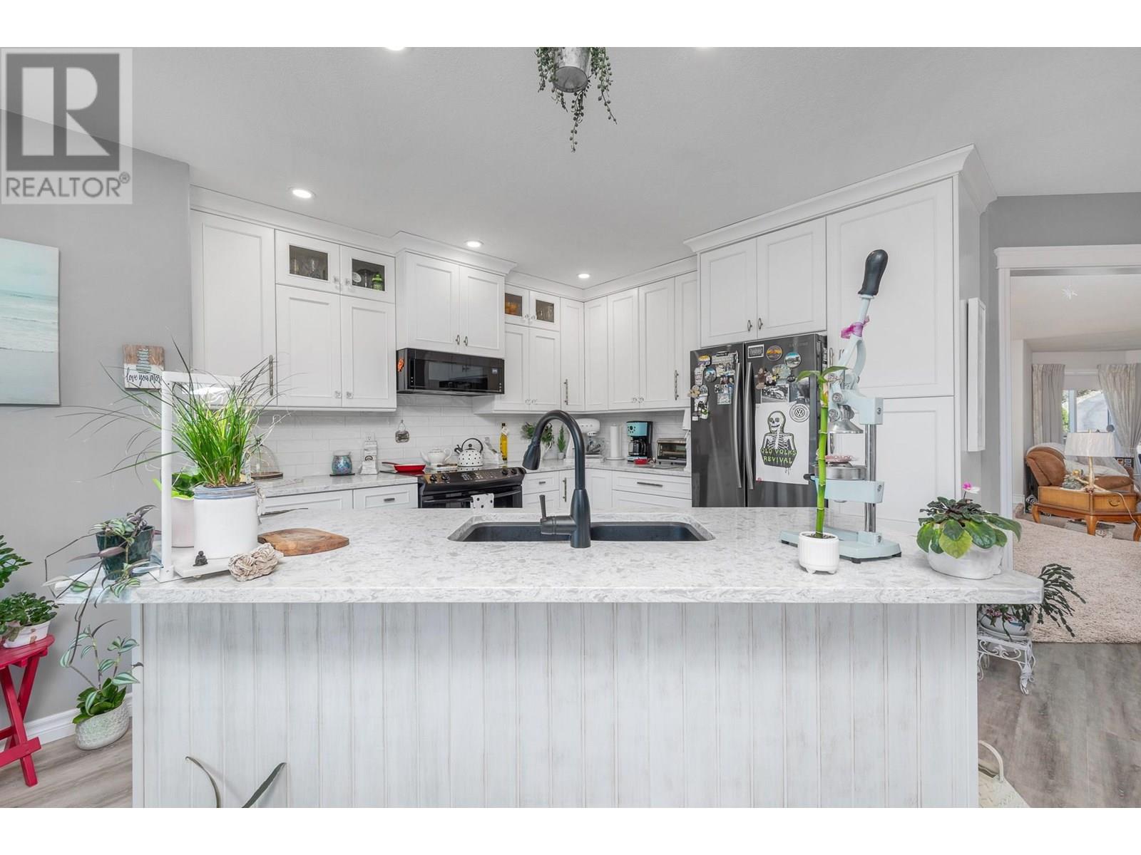 Property at 248 Scenic Drive image 5