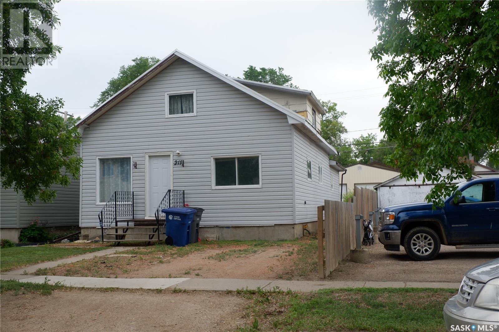 211 4th AVENUE W, Assiniboia, Saskatchewan