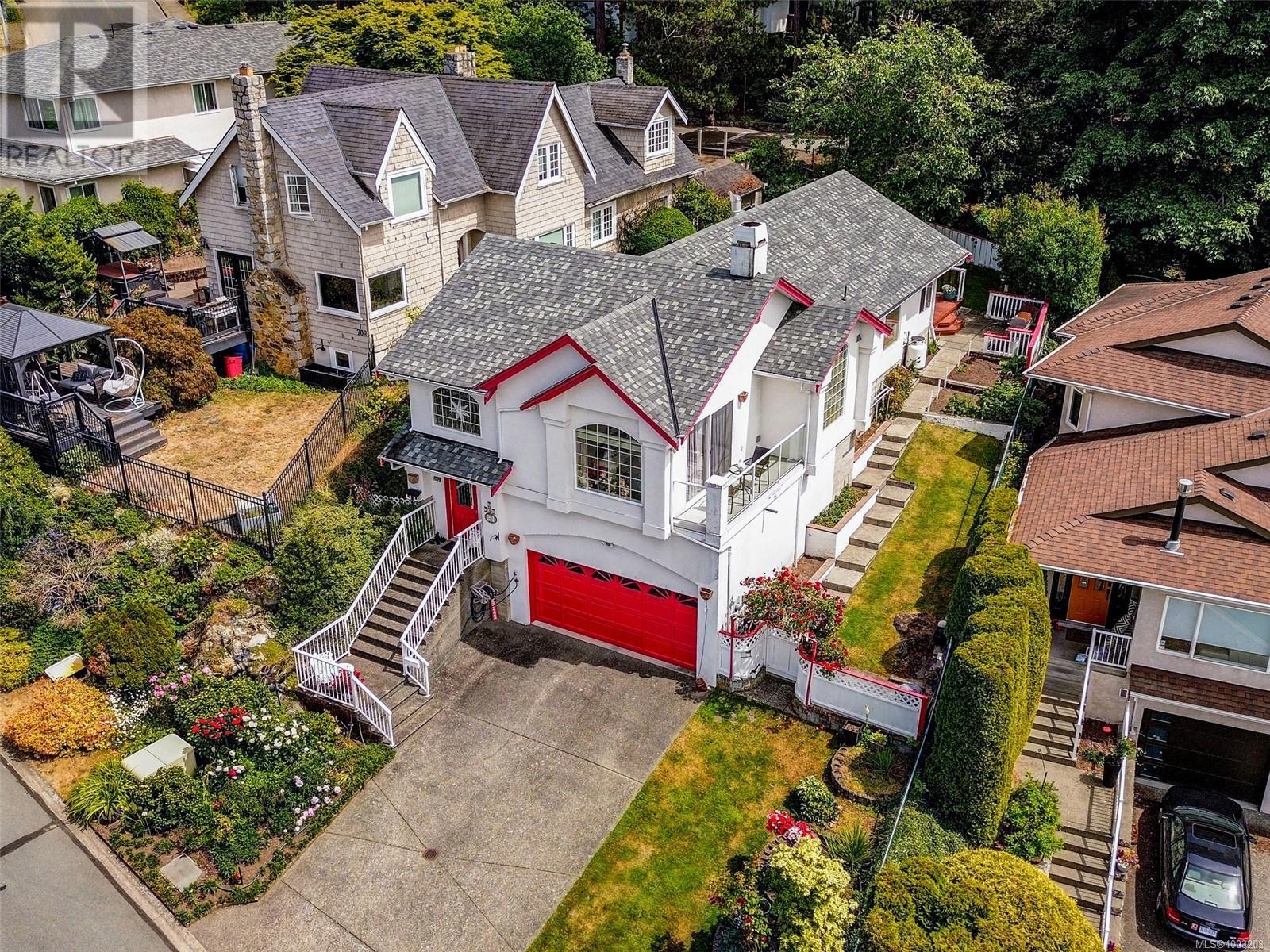 Property at 2 709 Luscombe Pl image 1